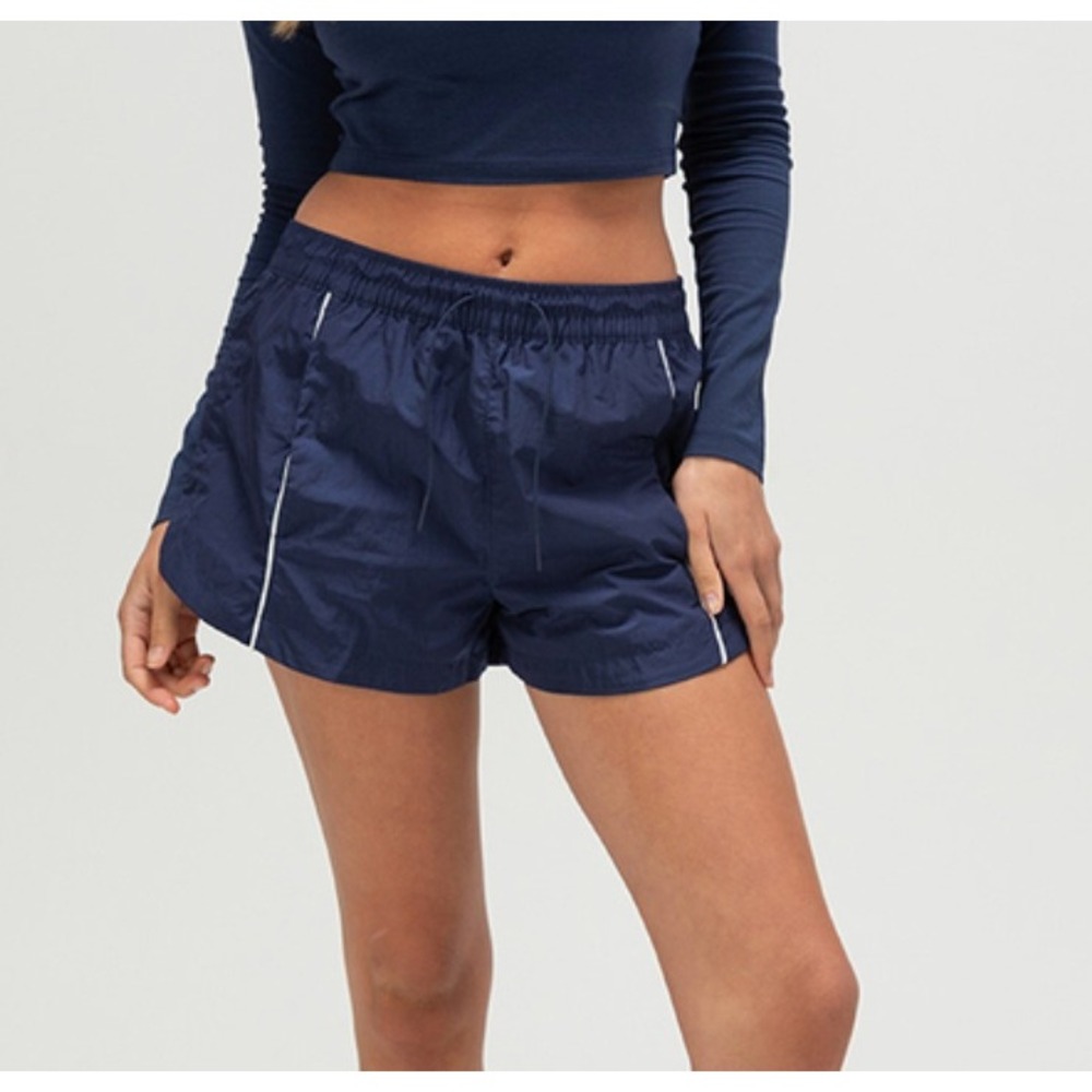 Nike Womens Sportswear Essential Woven Shorts Navy Blue Contrast Piping Large